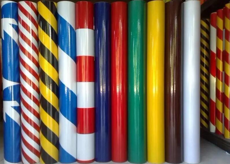 高速標志牌為什么在夜間會反光?用的是幾類反光膜?.jpg 高速標志牌為什么在夜間會反光?用的是幾類反光膜?.jpg